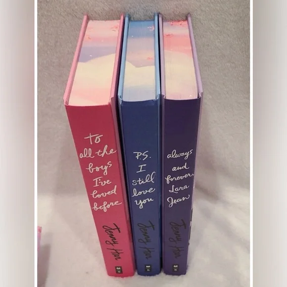 FAIRYLOOT signed edition To All The Boys I’ve Loved Before - Picture 6 of 6